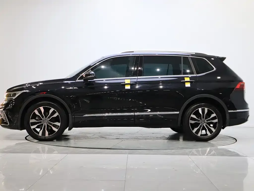 Volkswagen Tiguan L — фото 8
