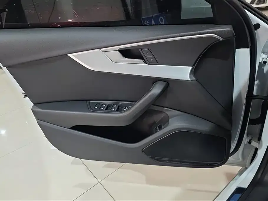 Audi A4L 2024 из CN, фото 9