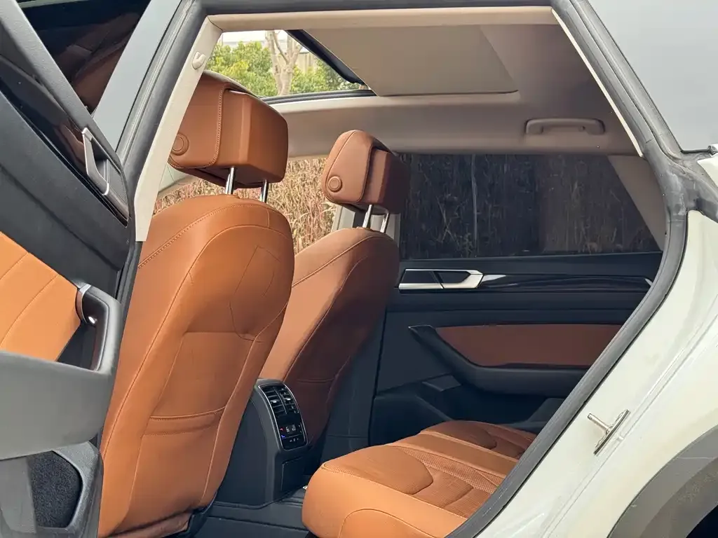 Volkswagen CC 2022 из CN, фото 4