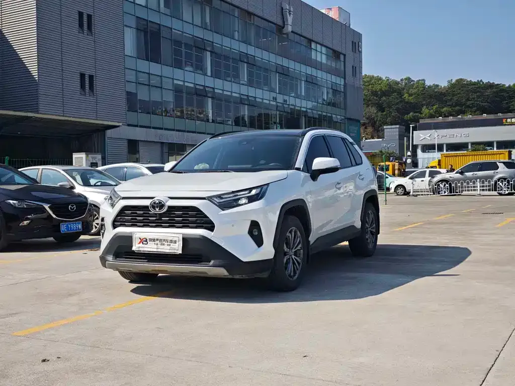 Toyota RAV4 2024 из CN, фото 1