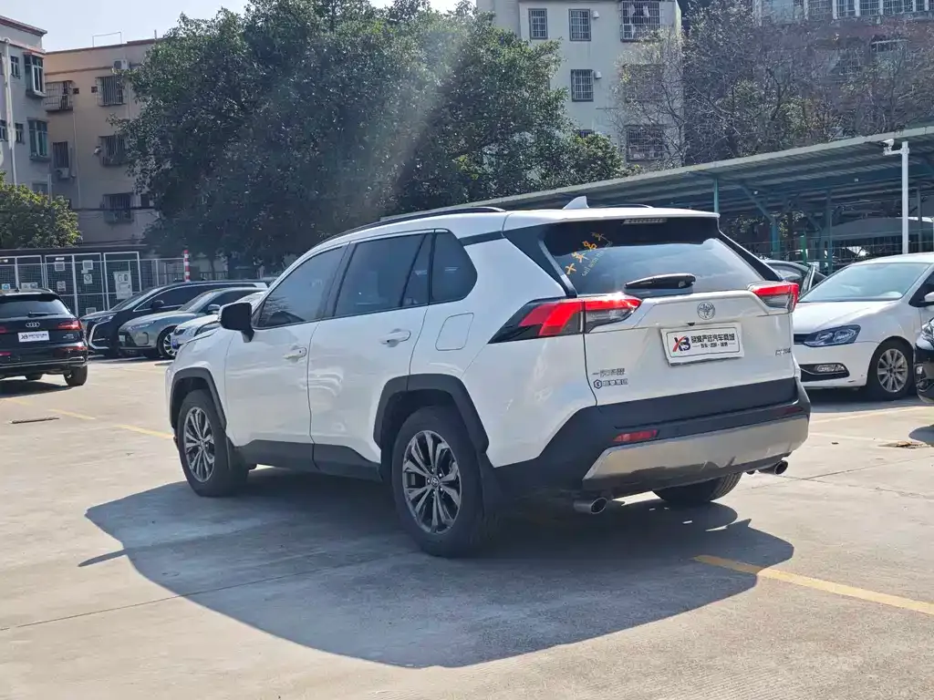 Toyota RAV4 2024 из CN, фото 4