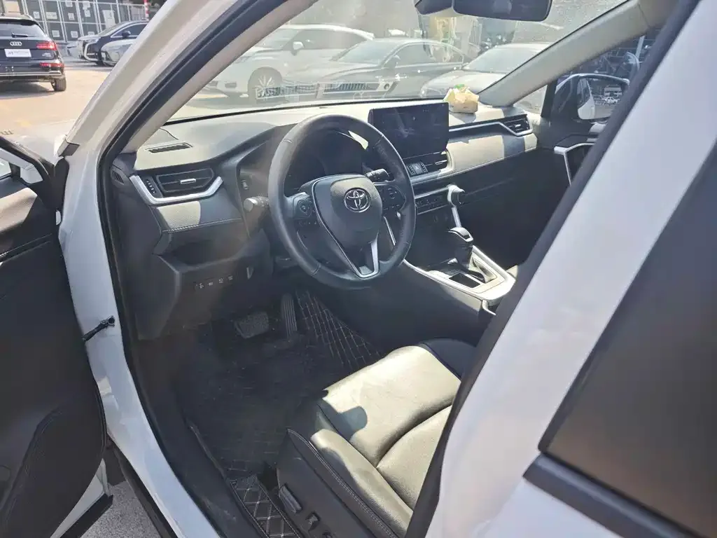 Toyota RAV4 2024 из CN, фото 7