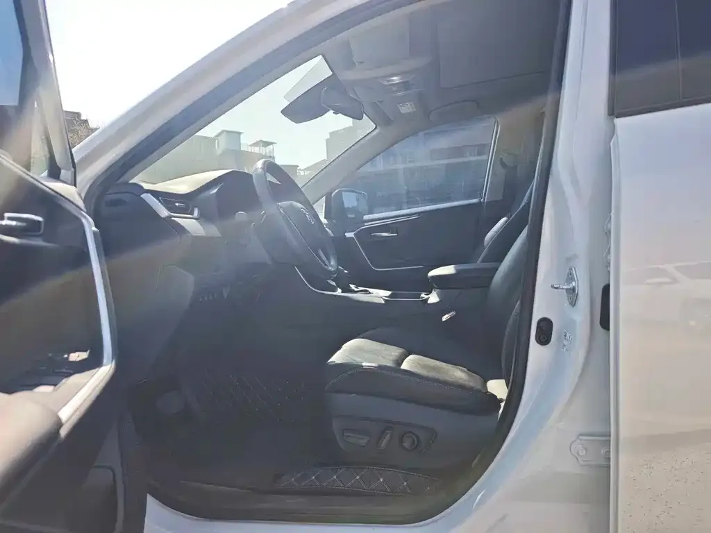 Toyota RAV4 2024 из CN, фото 6