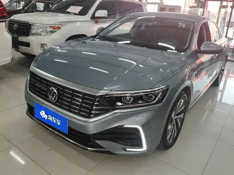 Volkswagen Passat New Energy — фото 1
