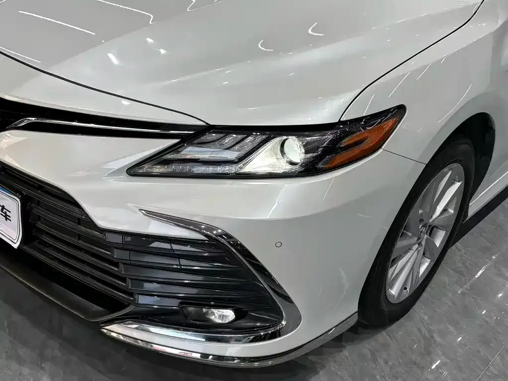 Toyota Camry — фото 3