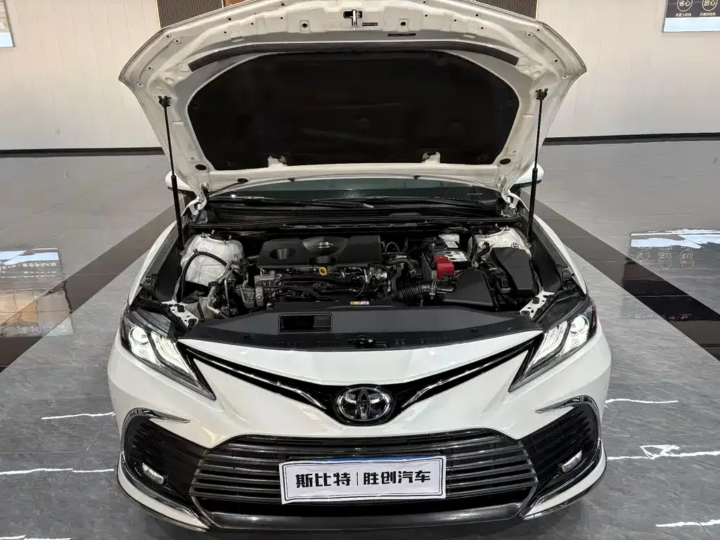 Toyota Camry — фото 6