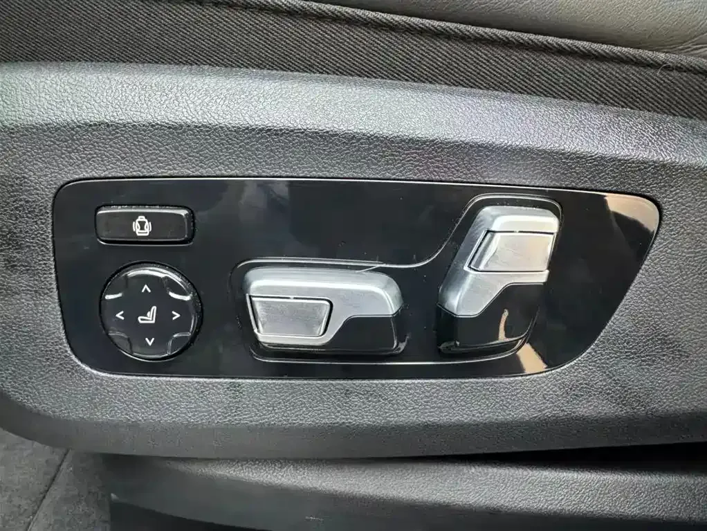 BMW XM 2025 из CN, фото 7