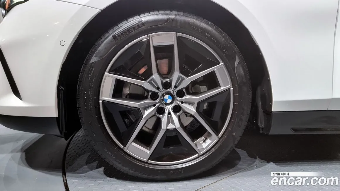 BMW 5-Series 2025 из KR, фото 4