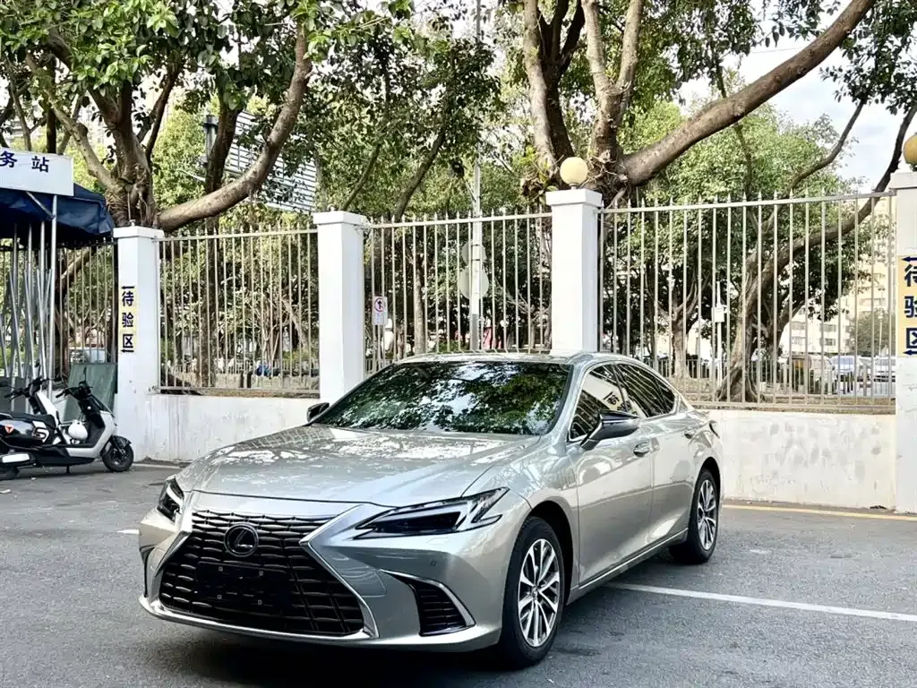 Lexus ES — фото 1