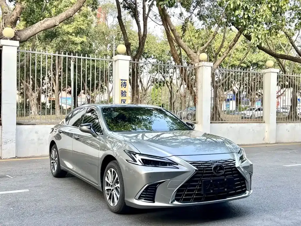 Lexus ES — фото 6
