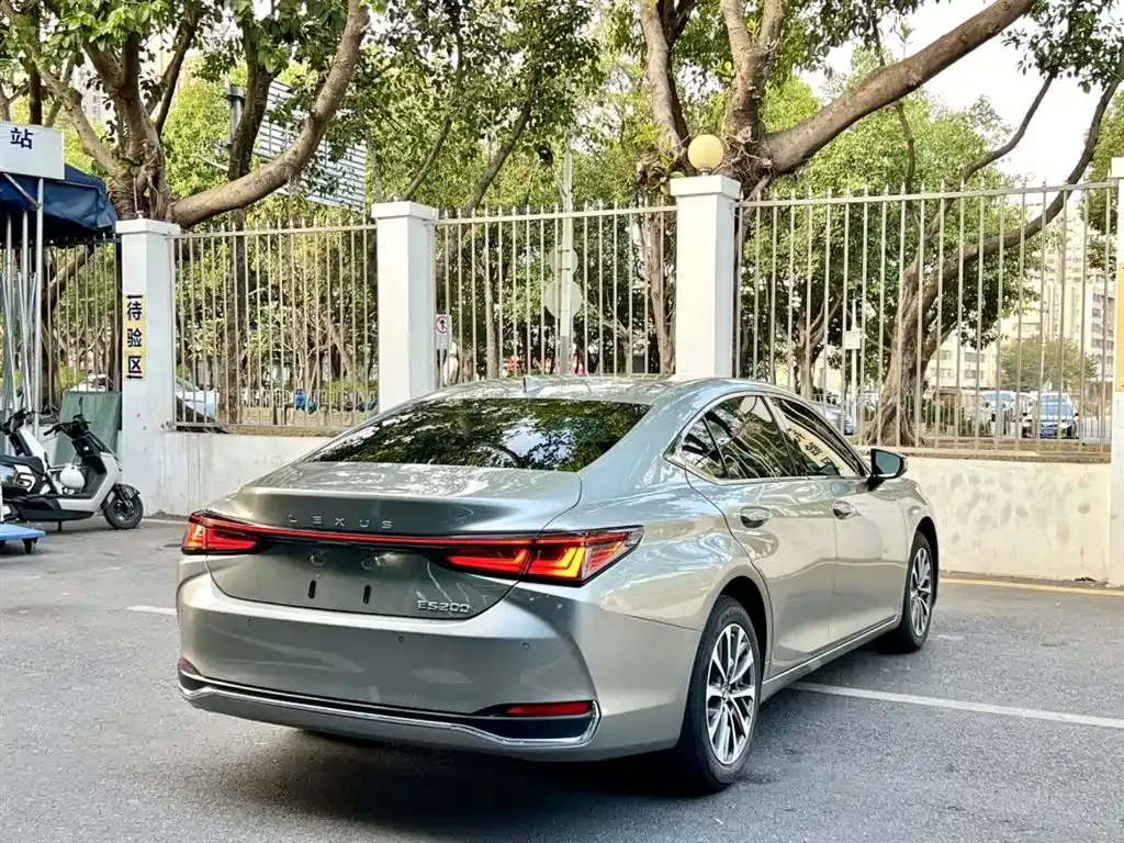 Lexus ES — фото 10
