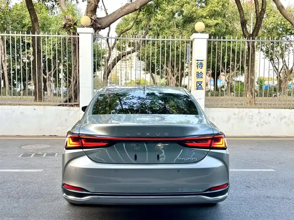 Lexus ES — фото 9