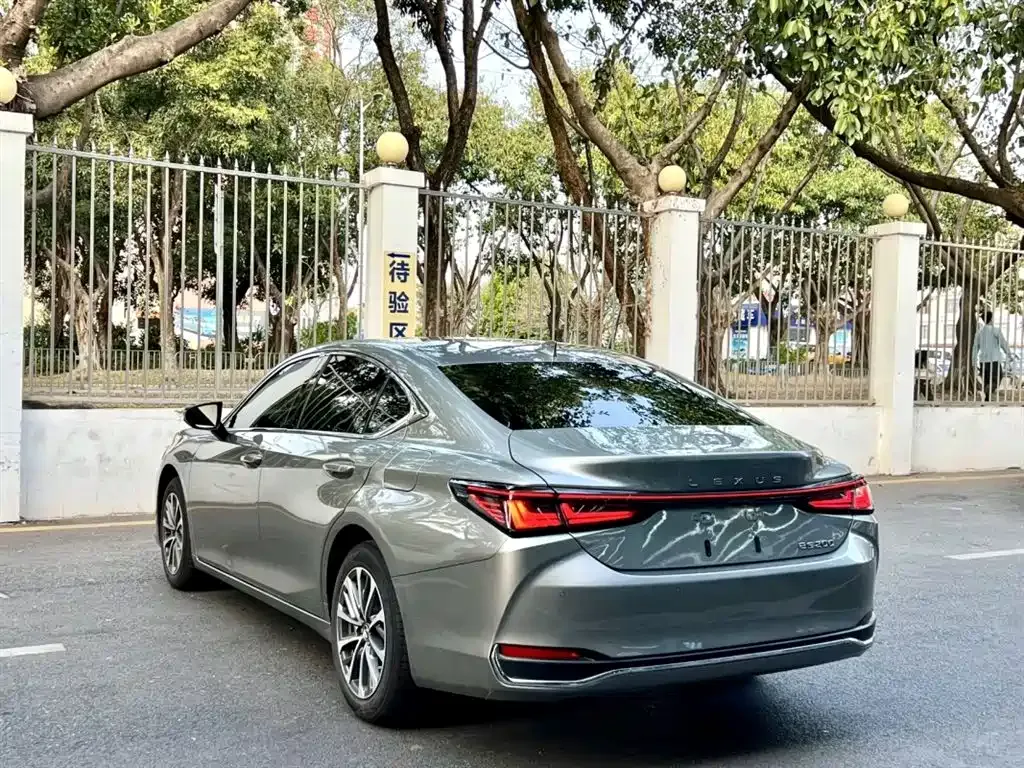 Lexus ES — фото 7