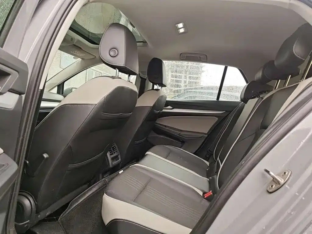 Volkswagen Golf 2021 из CN, фото 4