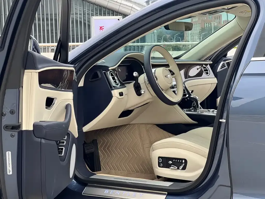 Bentley Flying Spur PHEV 2022 из CN, фото 2