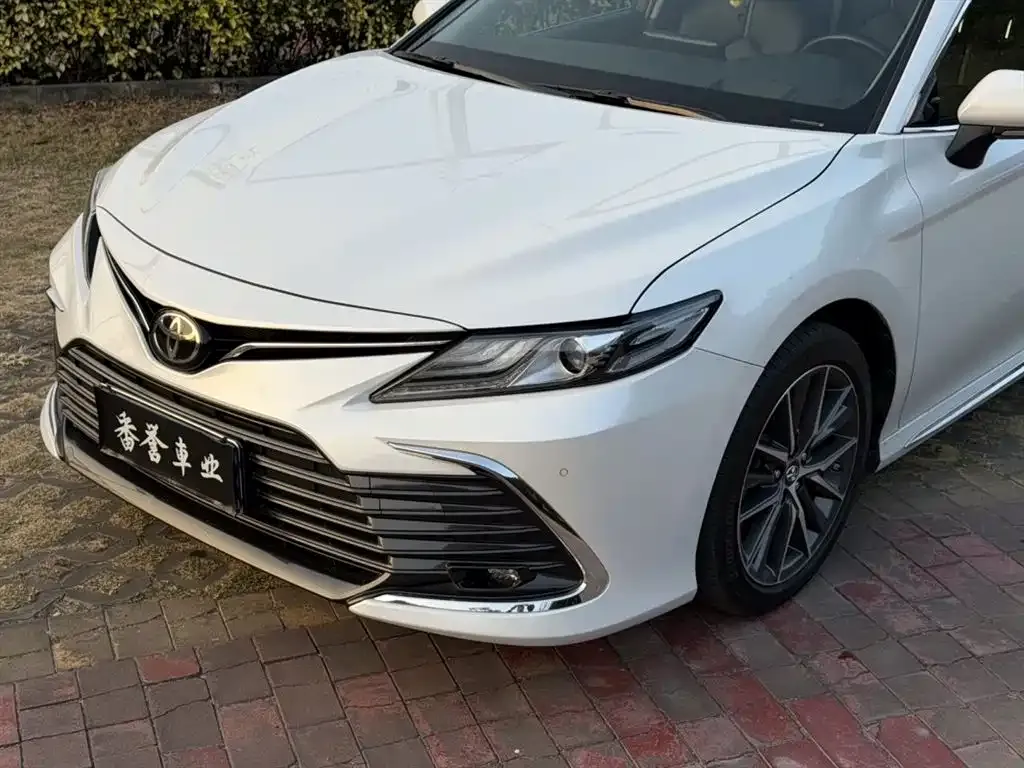Toyota Camry — фото 4
