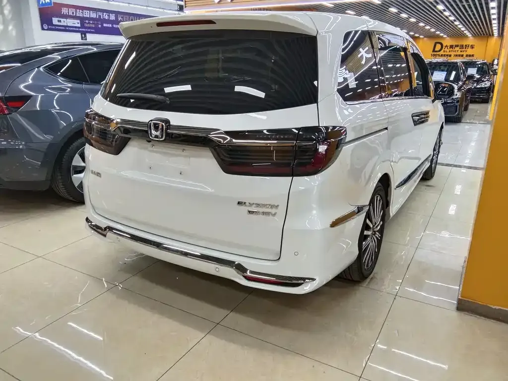 Honda Elysion 2022 из CN, фото 5