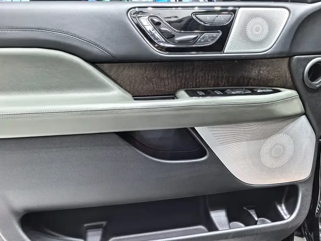 Lincoln Navigator — фото 10