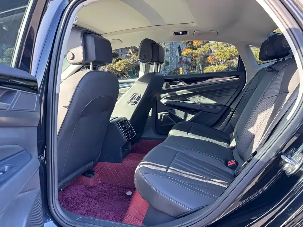 Volkswagen Passat 2024 из CN, фото 3