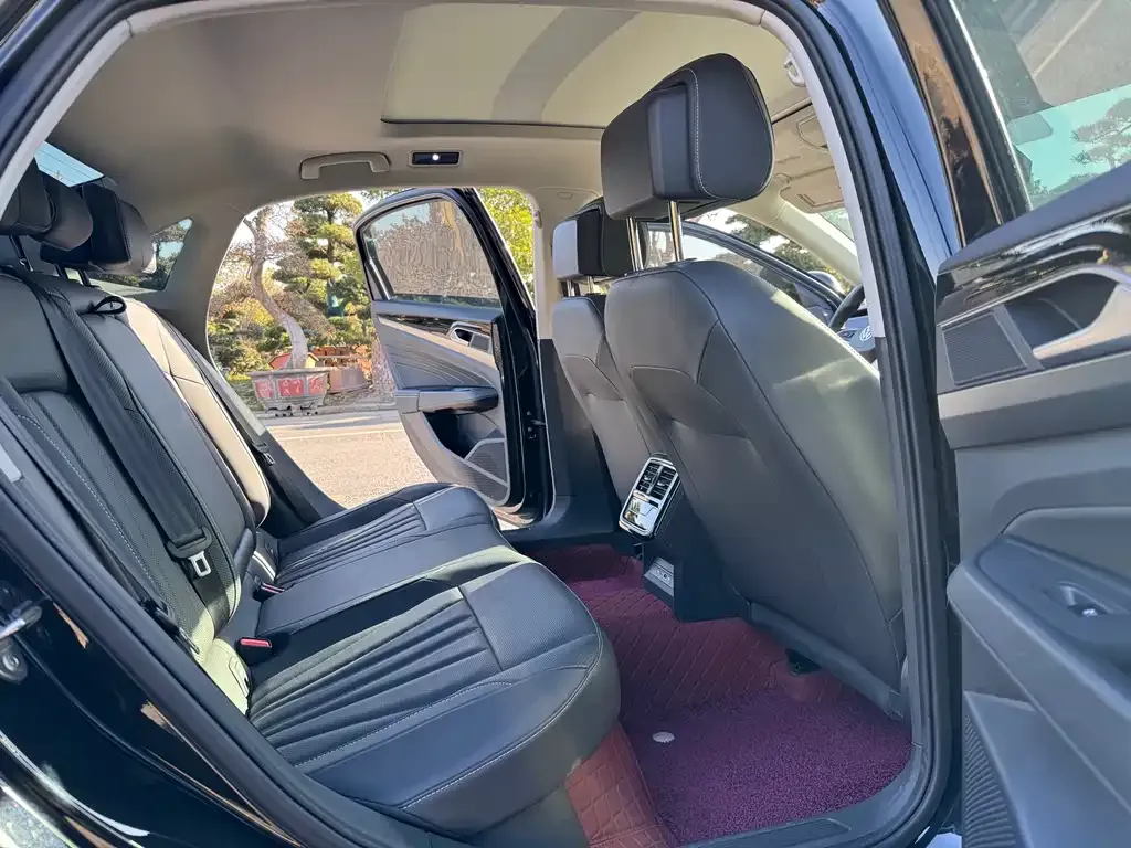 Volkswagen Passat 2024 из CN, фото 4