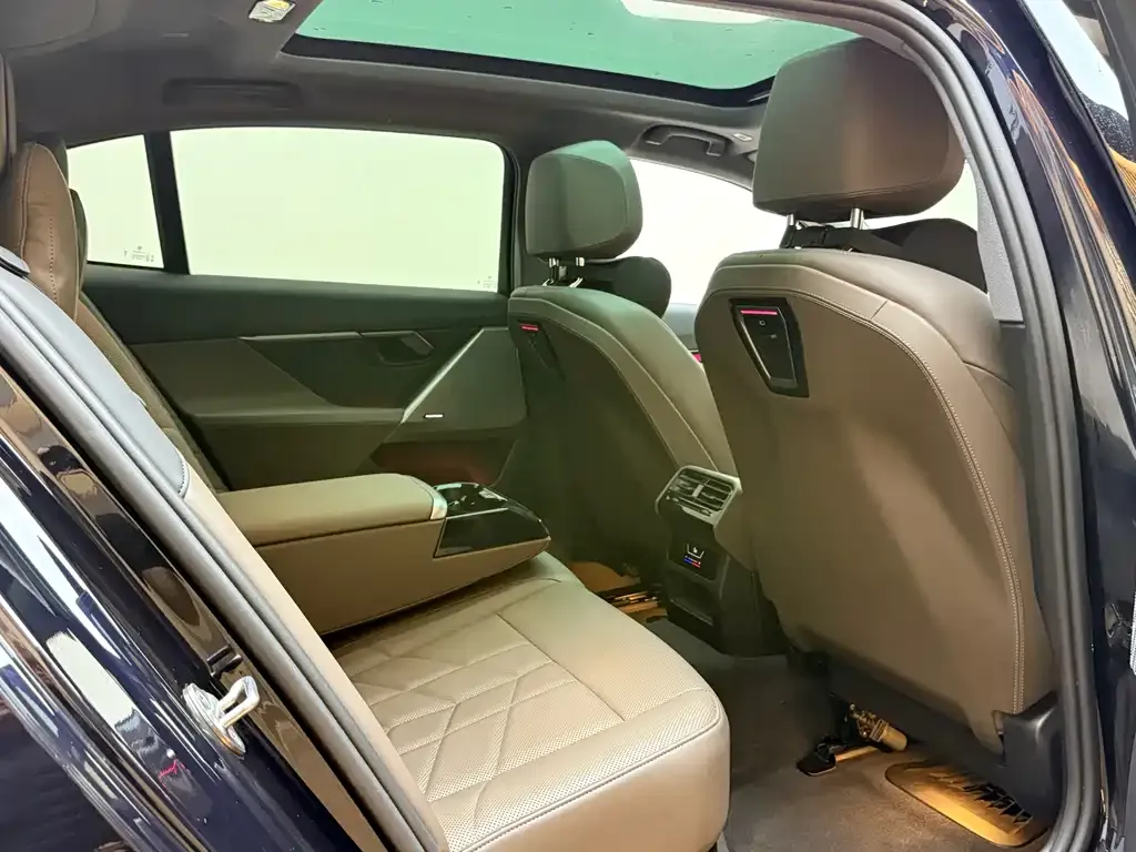 BMW 5 Series 2024 из CN, фото 3