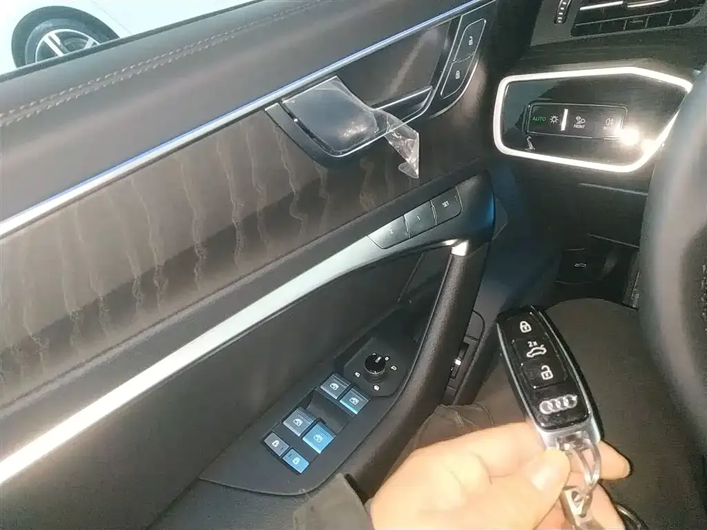 Audi A6L 2025 из CN, фото 7
