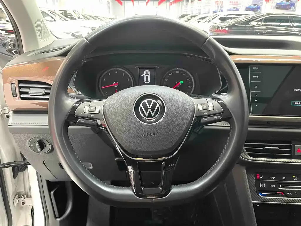 Volkswagen Tharu — фото 7
