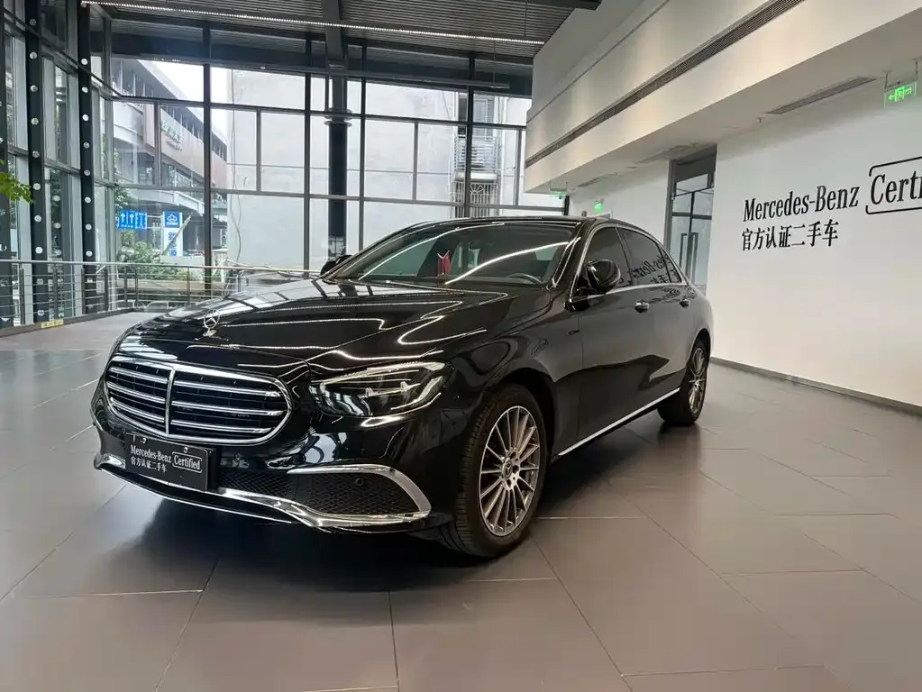 Mercedes-Benz E-Class — фото 1