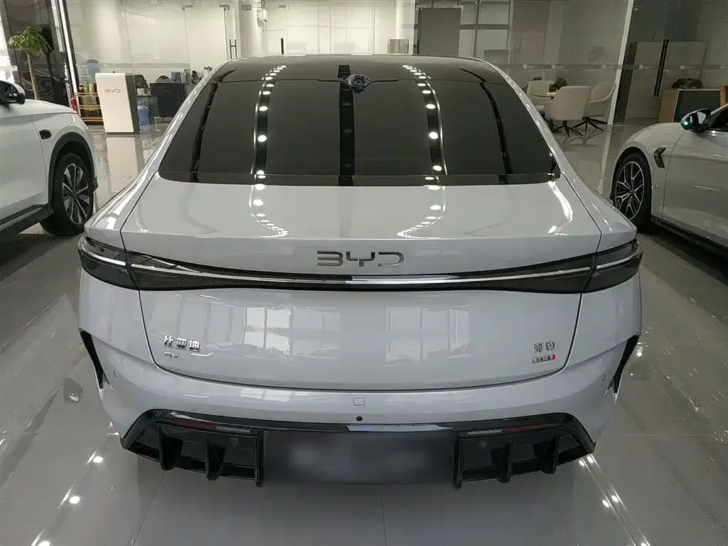 BYD Seal — фото 3