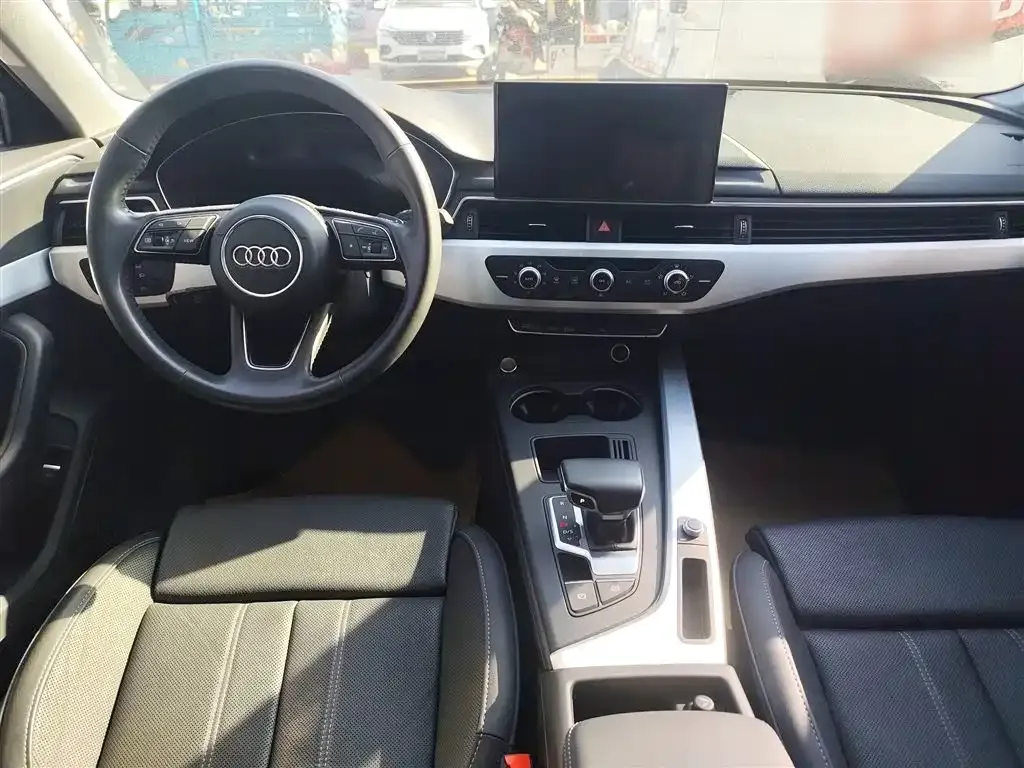 Audi A4L 2022 из CN, фото 9