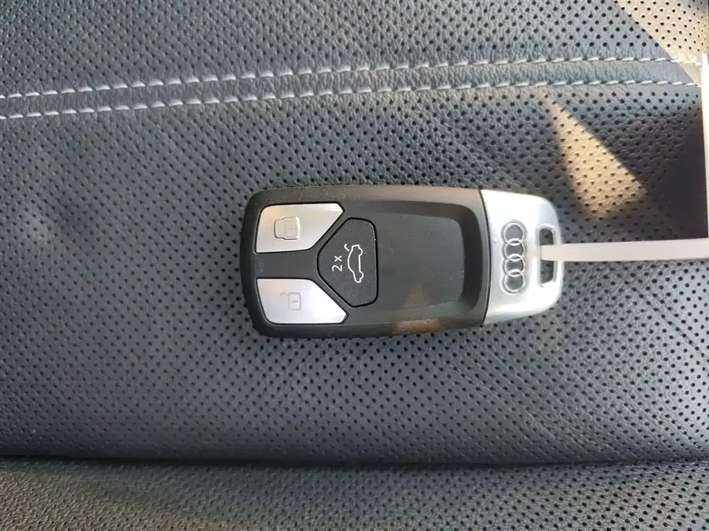 Audi A4L 2022 из CN, фото 5