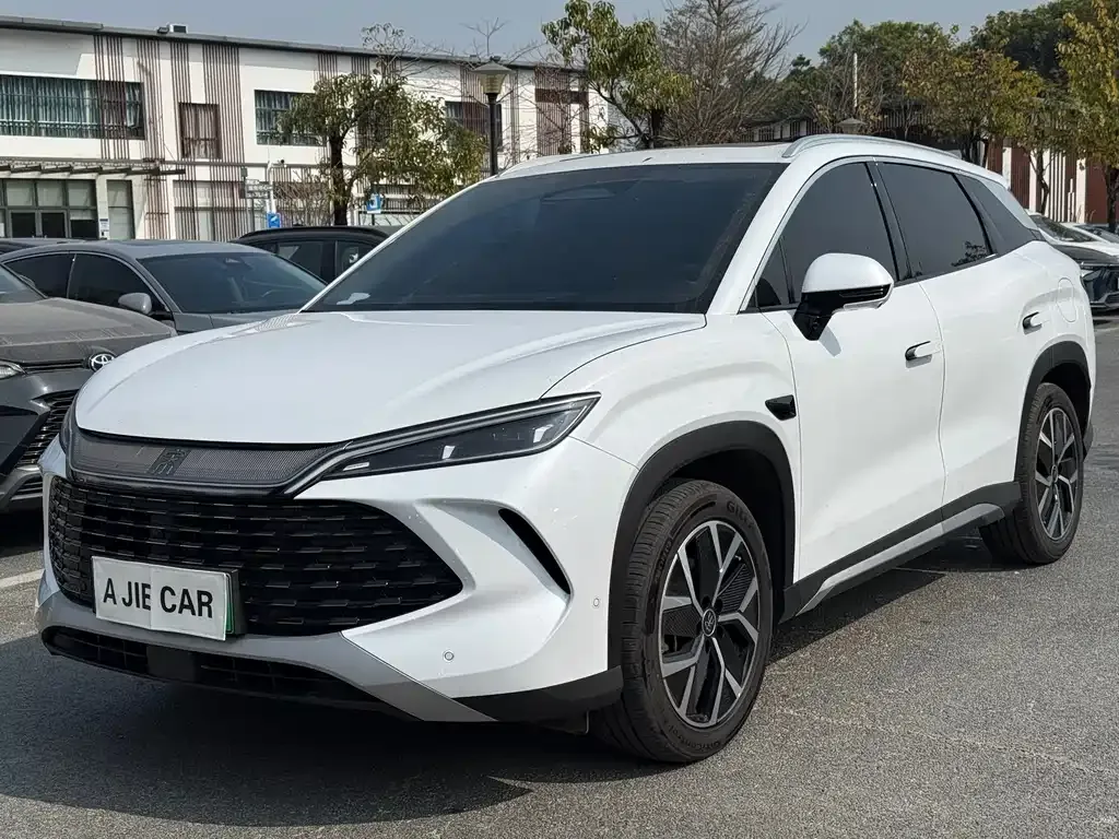BYD L DM-i — фото 1