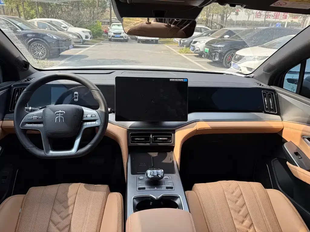 BYD L DM-i — фото 9