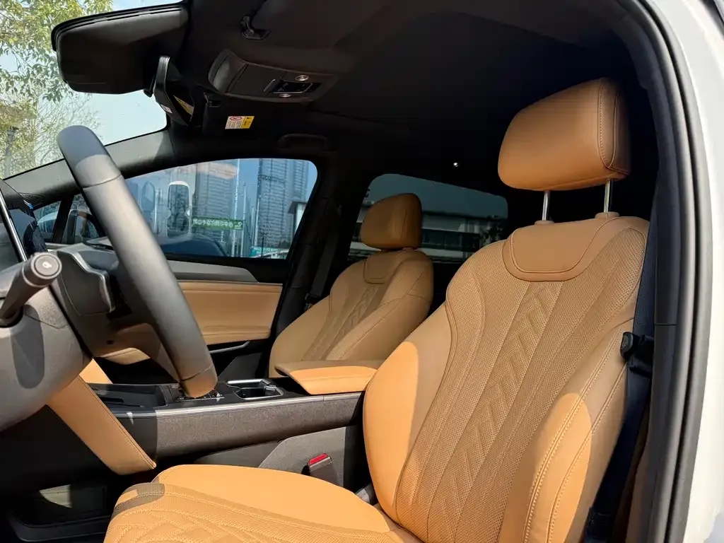 BYD L DM-i — фото 8