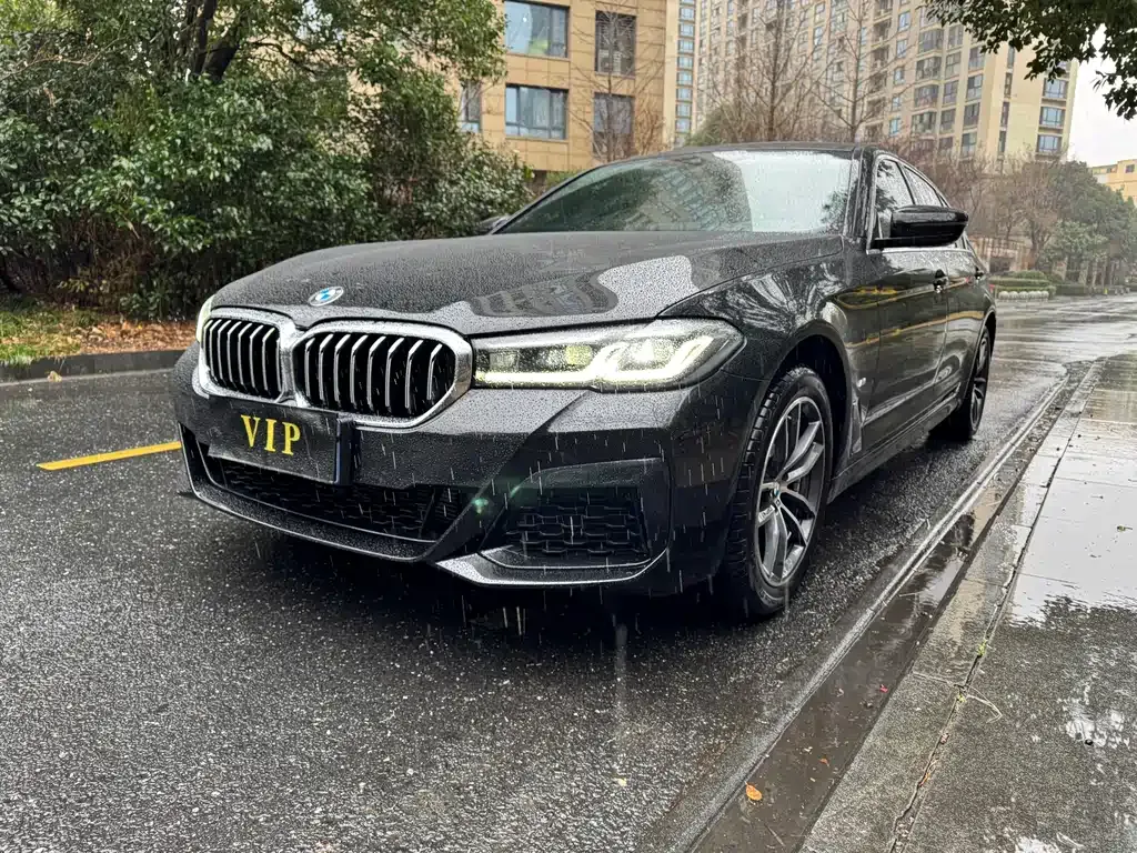 BMW 5 Series — фото 1