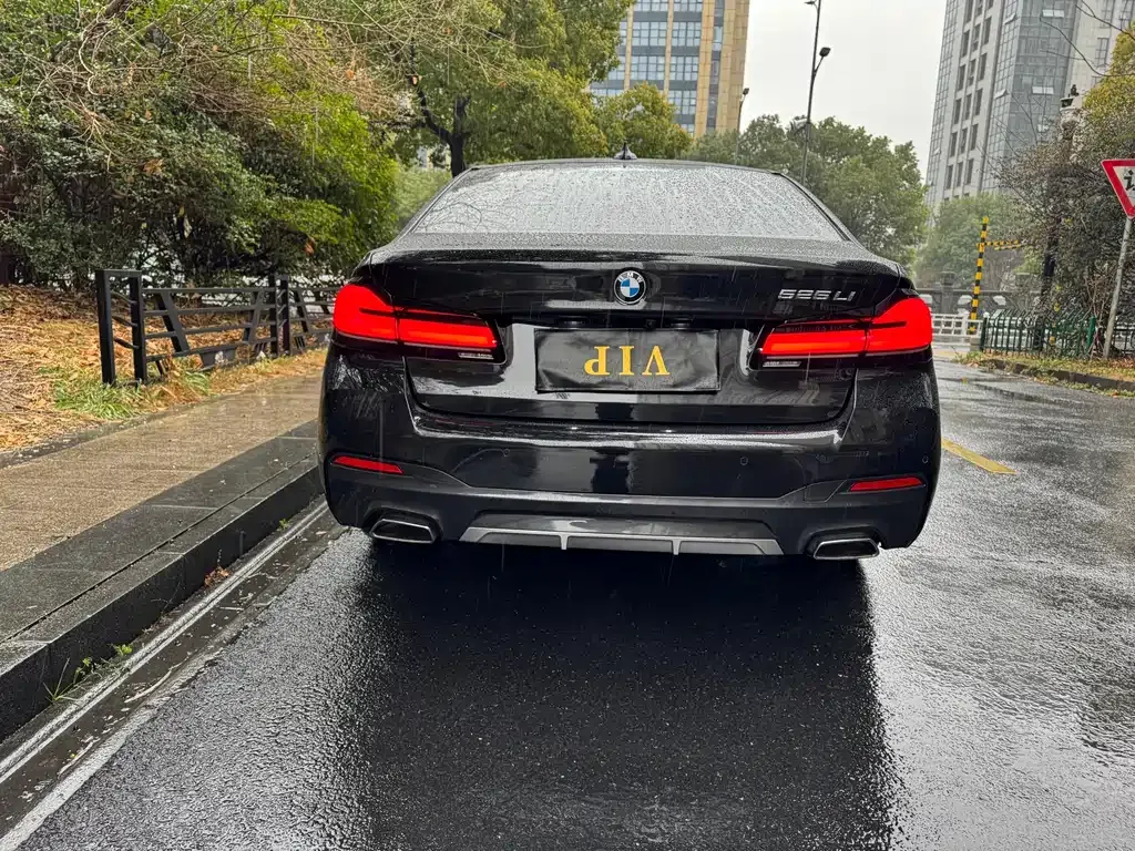 BMW 5 Series — фото 10
