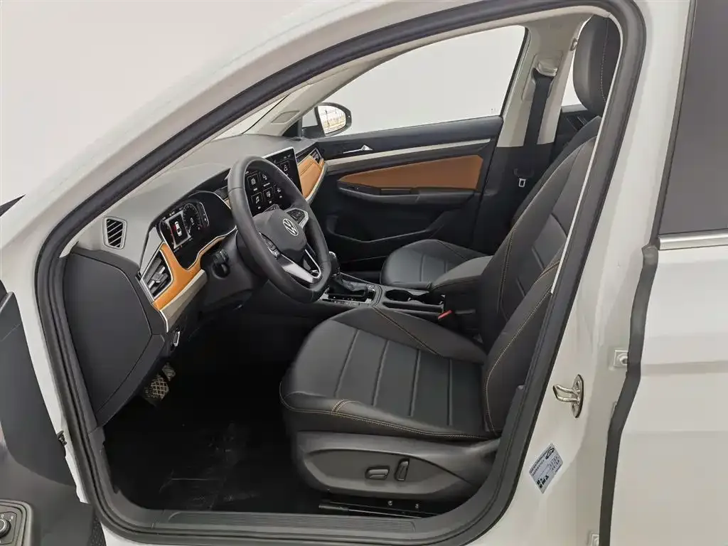 Volkswagen Bora 2024 из CN, фото 10