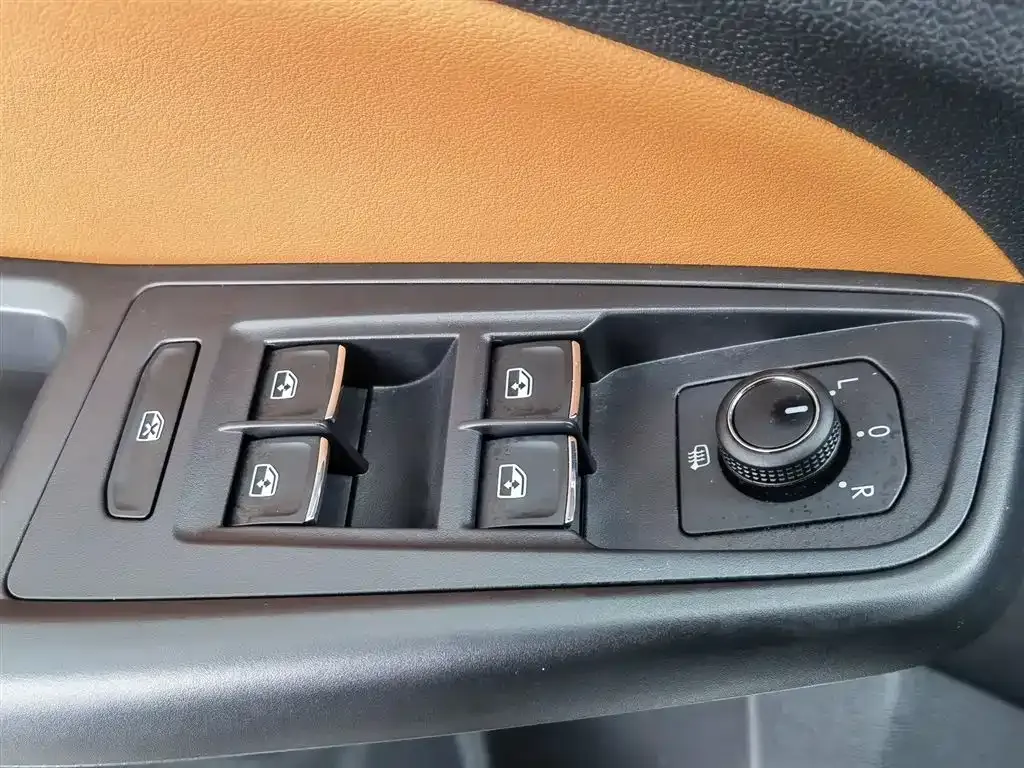 Volkswagen Bora 2024 из CN, фото 8