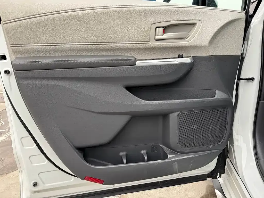 Toyota Granvia 2024 из CN, фото 5