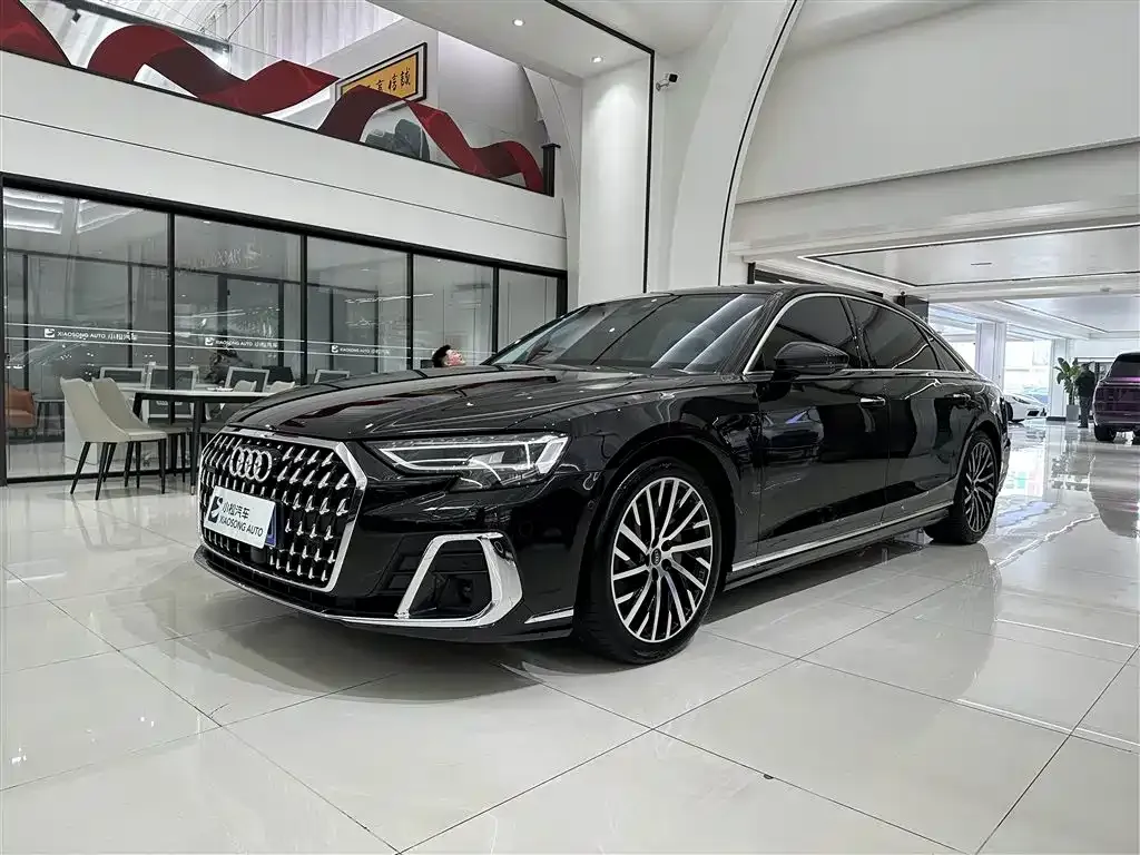 Audi A8 — фото 1