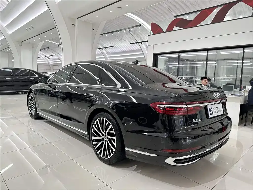 Audi A8 — фото 10