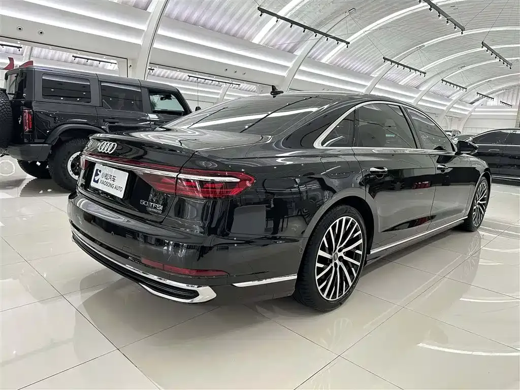 Audi A8 — фото 4