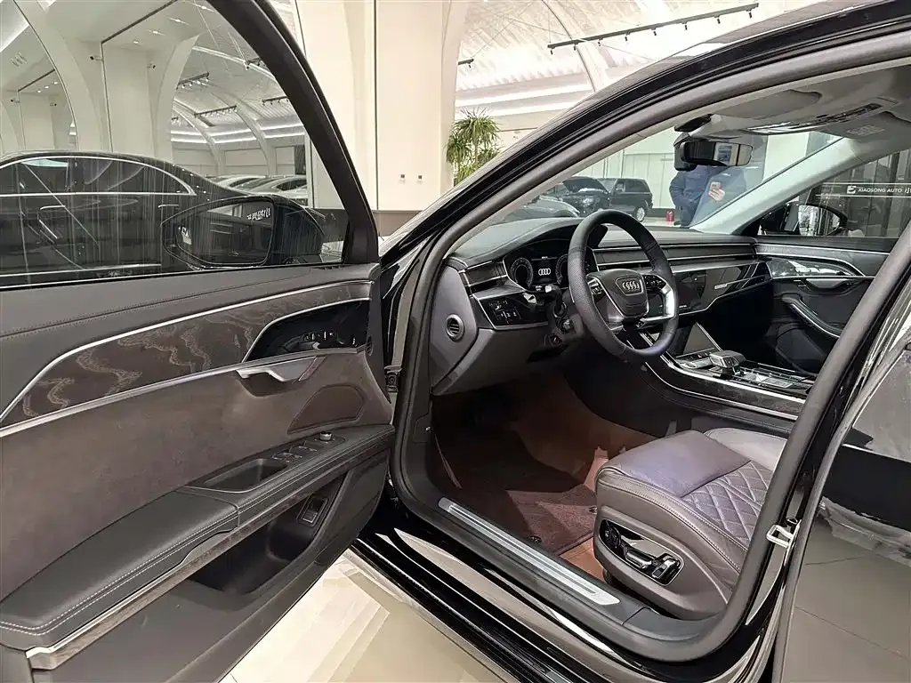 Audi A8 — фото 6