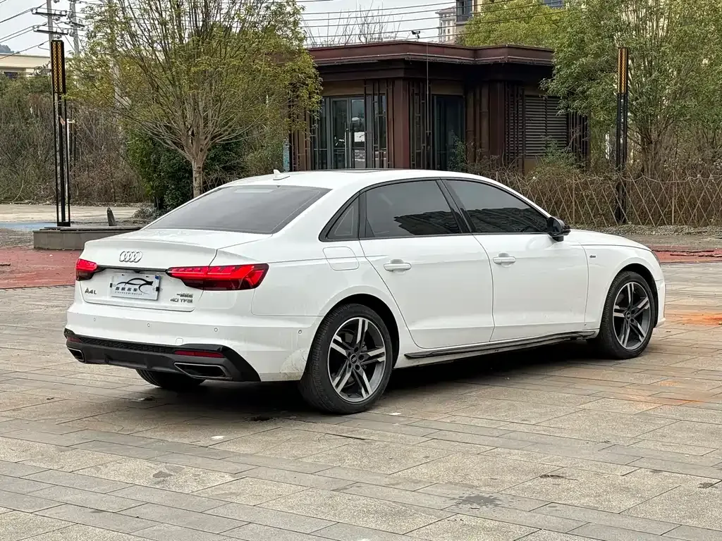Audi A4L — фото 5