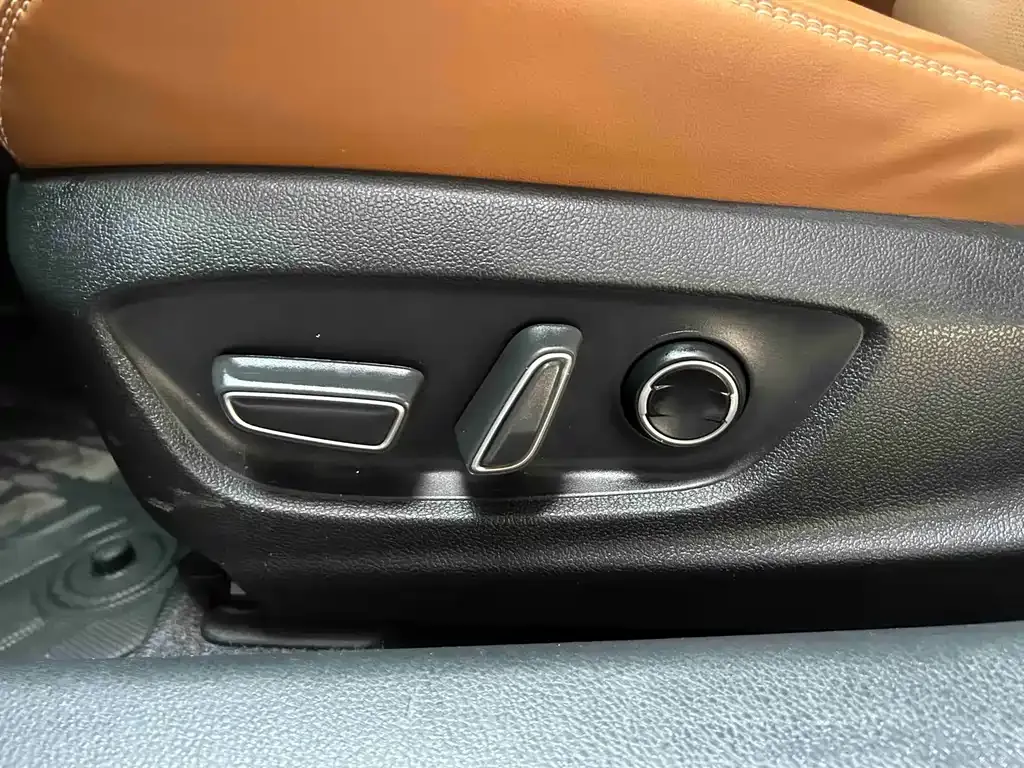 Toyota Avalon — фото 10