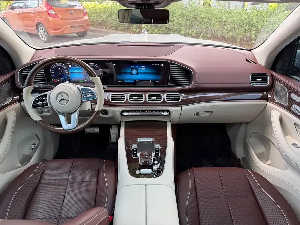 Mercedes-Benz GLS — фото 9
