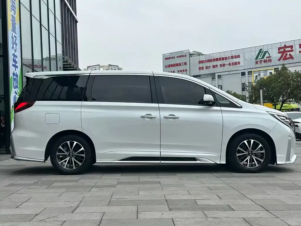 GAC Motor Trumpchi M8 — фото 3