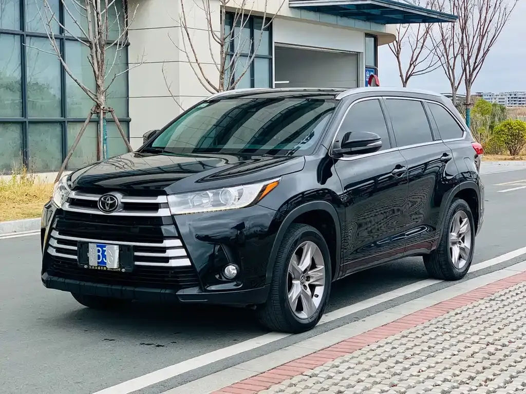 Toyota Highlander — фото 10
