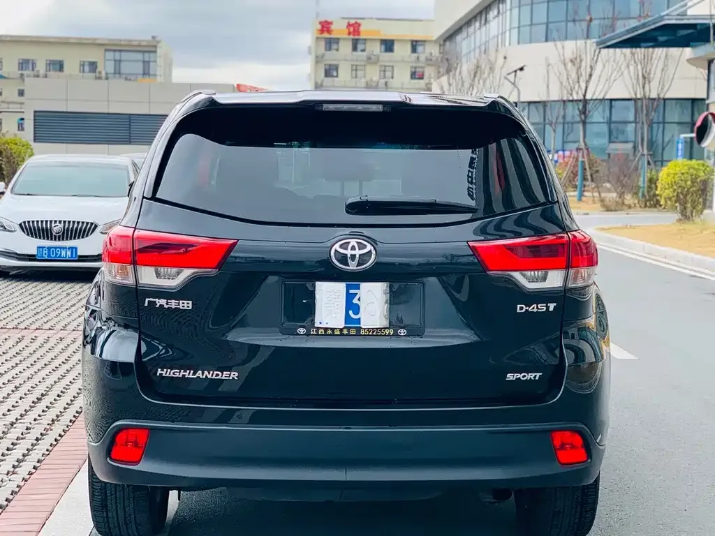 Toyota Highlander — фото 5