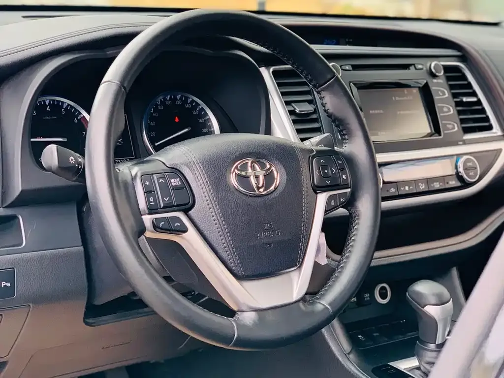 Toyota Highlander — фото 4